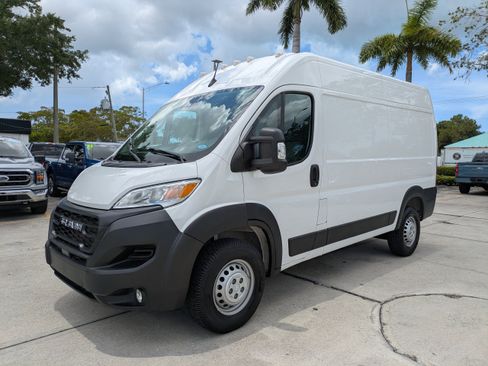 Used 2024 RAM ProMaster 2500 w/ Convenience Group FWD image 7