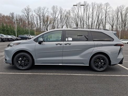 New 2026 Toyota Sienna XLE Woodland Edition image 8