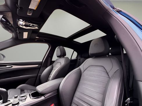 Used 2024 Alfa Romeo Stelvio Veloce image 19