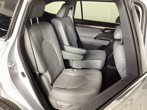 Used 2024 Toyota Highlander Platinum AWD/4WD image 40