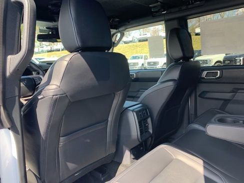 New 2026 Ford Bronco Outer Banks w/ Sasquatch Package AWD/4WD image 19