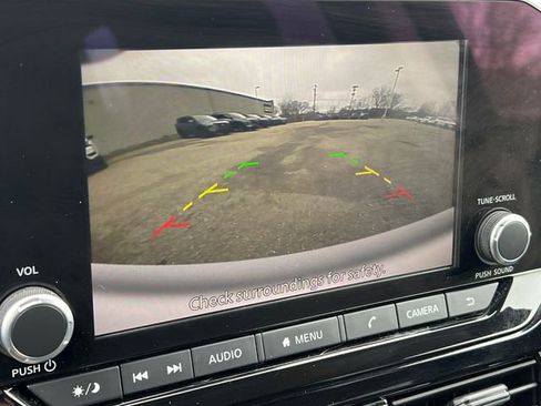 Used 2024 Nissan Pathfinder SV AWD/4WD image 23