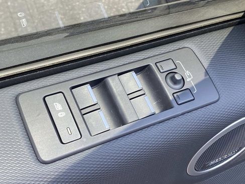 Used 2023 Land Rover Discovery S R-Dynamic image 17