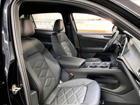 New 2026 Volkswagen Atlas Cross Sport SE image 30