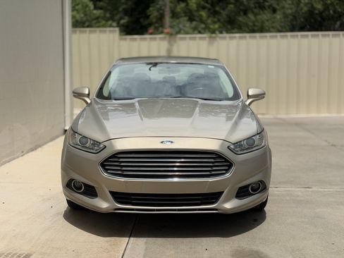 Used 2015 Ford Fusion SE w/ Equipment Group 201A FWD image 2