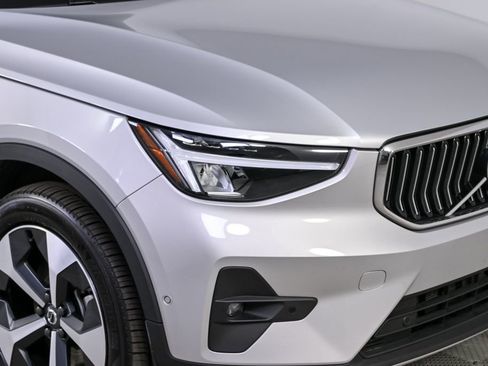 Certified 2025 Volvo XC40 B5 Plus image 35