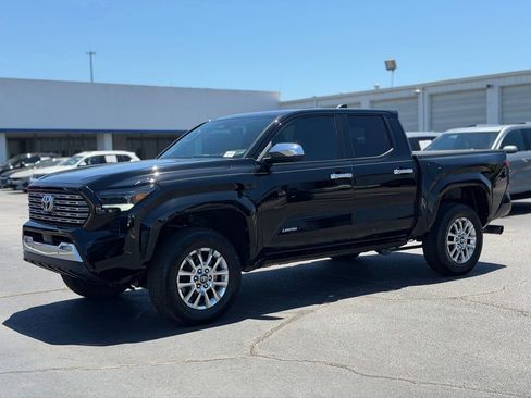 Used 2024 Toyota Tacoma Limited w/ Limited Package (LT) AWD/4WD image 4