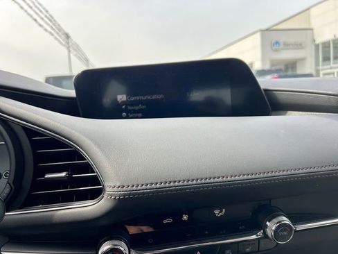 Used 2020 MAZDA MAZDA3 Hatchback w/ Preferred Package image 26