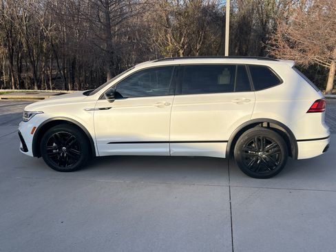 Certified 2022 Volkswagen Tiguan SE R-Line image 7