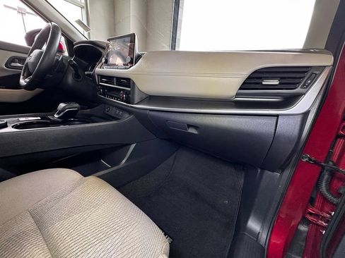 Used 2025 Nissan Rogue SV AWD/4WD image 45