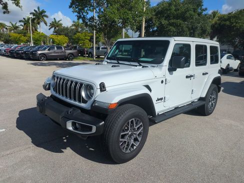 Used 2025 Jeep Wrangler Unlimited Sahara w/ Safety Group AWD/4WD image 10