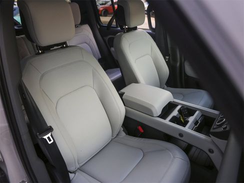 Used 2026 Land Rover Defender 110 S image 38