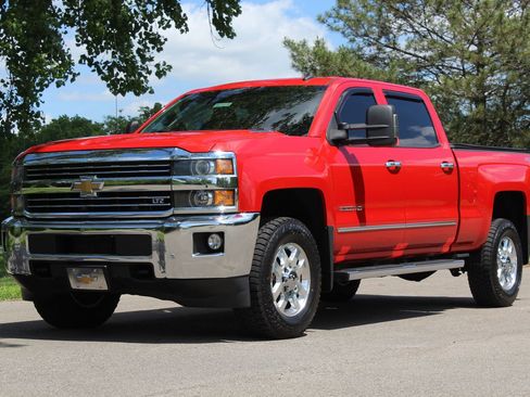 Used 2015 Chevrolet Silverado 2500 LTZ w/ Duramax Plus Package AWD/4WD image 3