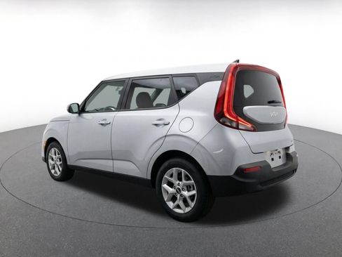 Used 2025 Kia Soul LX w/ LX Technology Package FWD image 11