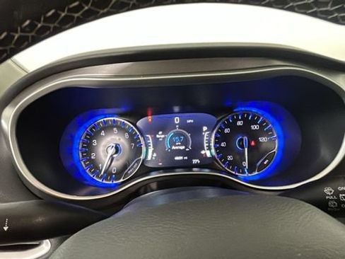 Used 2024 Chrysler Pacifica Touring-L FWD image 17