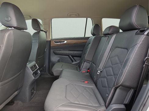 Used 2025 Volkswagen Atlas SE AWD/4WD image 11