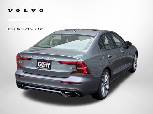 Used 2021 Volvo S60 T5 Momentum w/ Advanced Package image 3