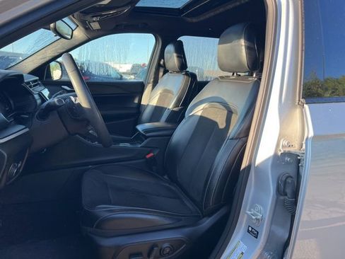 Used 2023 Jeep Grand Cherokee L Laredo AWD/4WD image 11