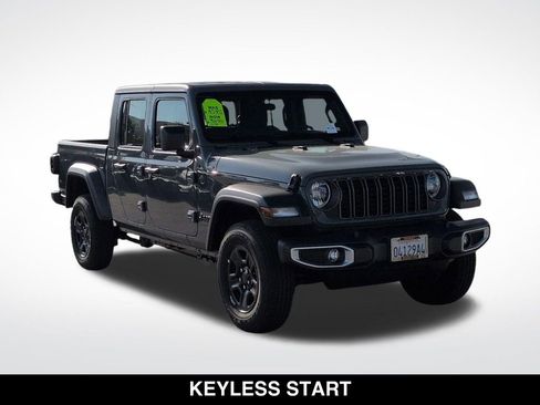 Used 2026 Jeep Gladiator Sport AWD/4WD image 2