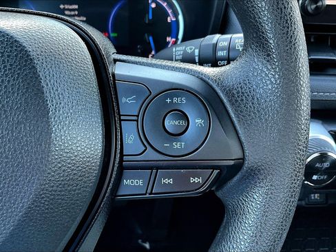 Used 2025 Toyota RAV4 XLE image 18