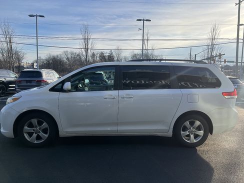 Used 2012 Toyota Sienna LE image 4