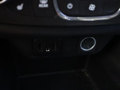 Used 2020 Chevrolet Traverse LT FWD image 28