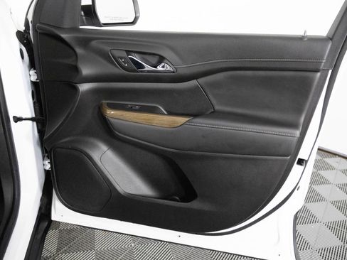 Certified 2023 GMC Acadia SLE w/ Driver Convenience Package image 44