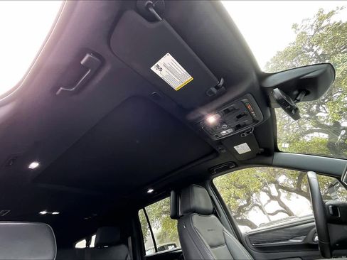 Used 2023 GMC Yukon XL Denali w/ Advanced Technology Package image 14