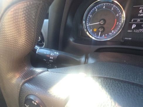 Used 2018 Toyota Corolla LE image 29