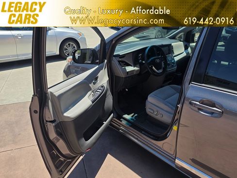 Used 2016 Toyota Sienna LE FWD image 48