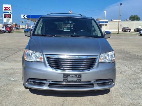 Used 2015 Chrysler Town & Country Touring-L w/ Driver Convenience Group image 30