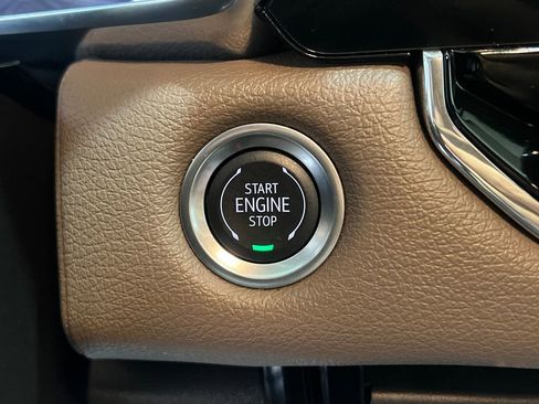 Used 2025 GMC Canyon Denali AWD/4WD image 31