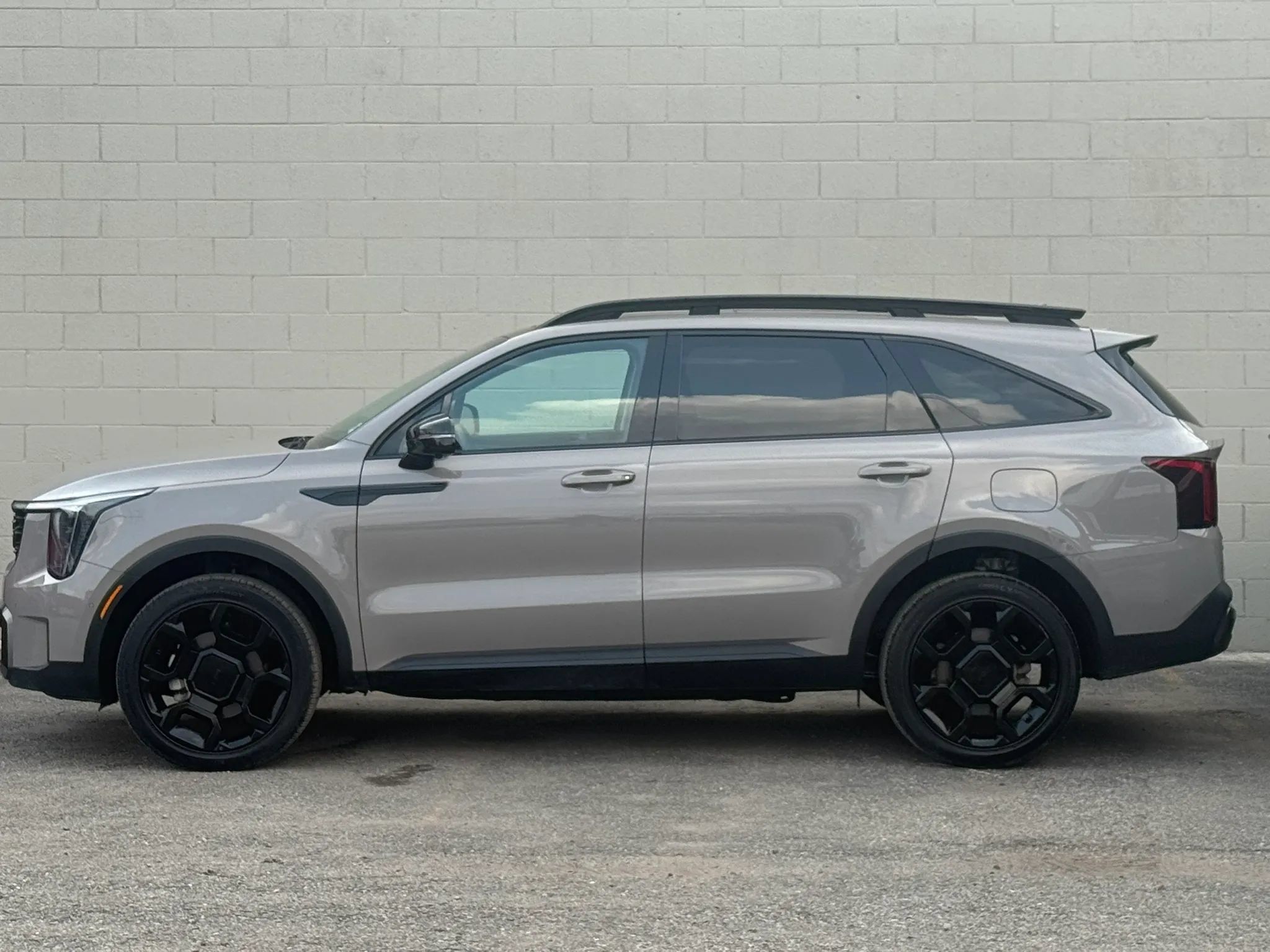 Used 2025 Kia Sorento SX AWD/4WD image 3
