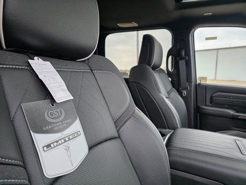 New 2025 RAM 2500 Limited AWD/4WD image 19