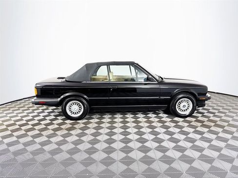 Used 1991 BMW 325i Convertible image 4