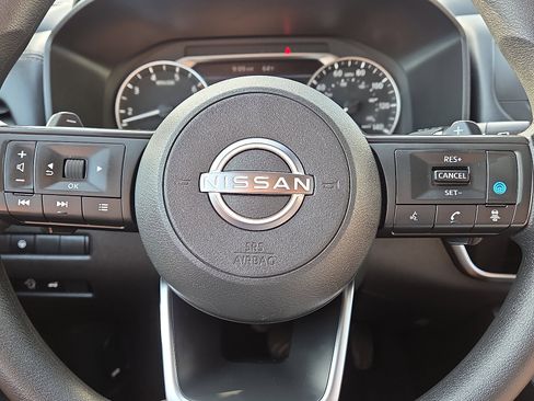 Used 2024 Nissan Rogue SV image 16