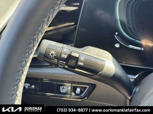 Used 2023 Kia Niro EX Touring image 14