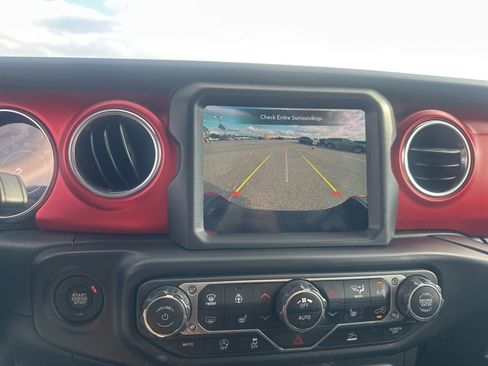 Used 2022 Jeep Gladiator Rubicon w/ Cold Weather Group image 12