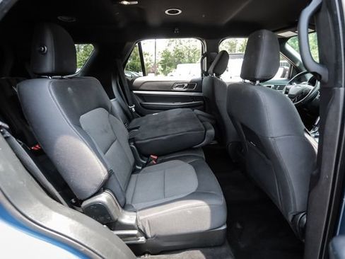 Used 2019 Ford Explorer XLT w/ Equipment Group 201A FWD image 27
