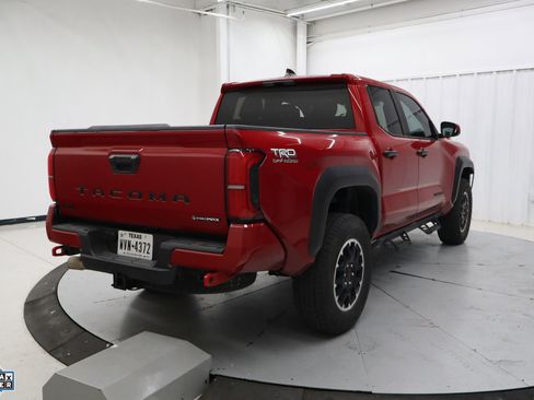 Used 2025 Toyota Tacoma TRD Off-Road AWD/4WD image 4
