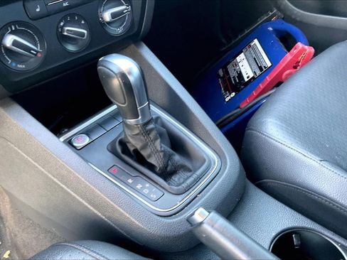 Used 2017 Volkswagen Jetta SE image 15