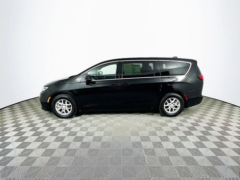 Certified 2025 Chrysler Pacifica Select image 6