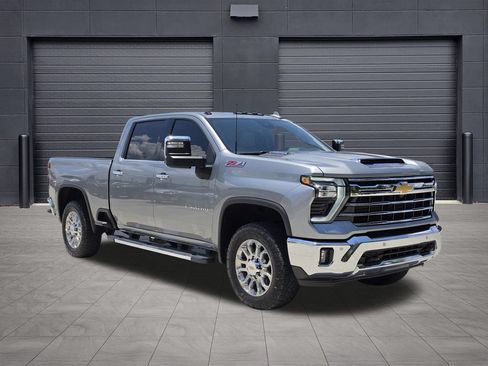 Used 2024 Chevrolet Silverado 2500 LTZ w/ LTZ Plus Package AWD/4WD image 3