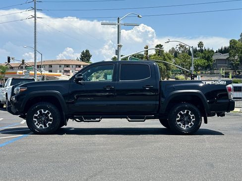 Used 2021 Toyota Tacoma TRD Off-Road w/ Technology Package AWD/4WD image 2
