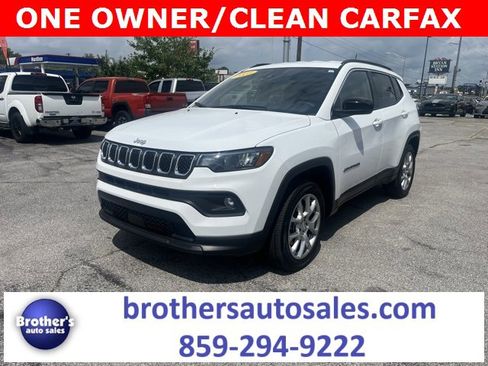 Used 2023 Jeep Compass Latitude image 1