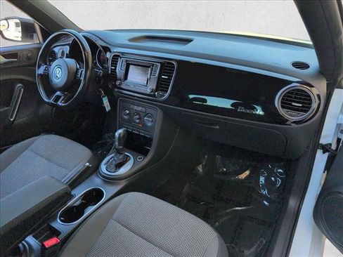 Used 2017 Volkswagen Beetle 1.8T S FWD image 19