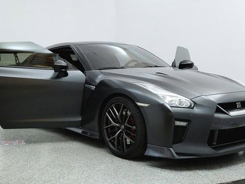 Used 2019 Nissan GT-R image 12