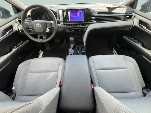 Used 2025 Toyota Camry LE FWD image 10