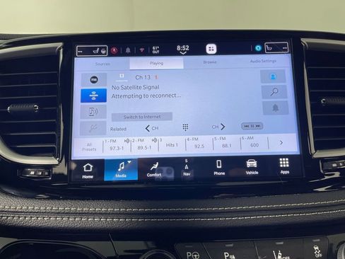 Used 2024 Chrysler Pacifica Select image 22