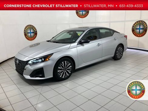 Used 2025 Nissan Altima 2.5 SV FWD image 1